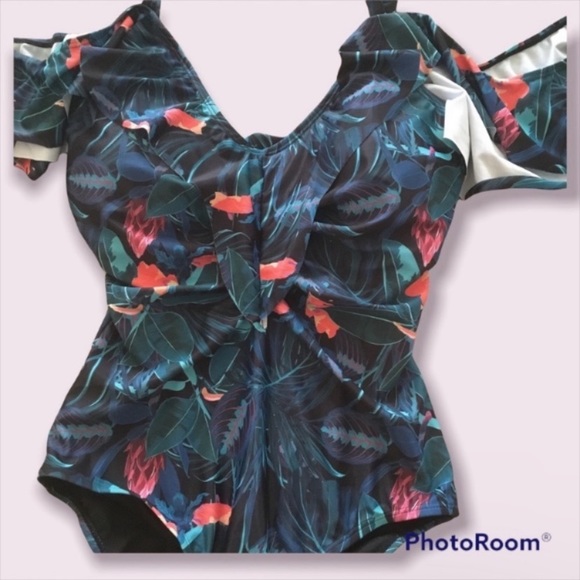 Ruffled Cold Shoulder One-Piece Swimsuit Sz. Medium - Picture 6 of 8